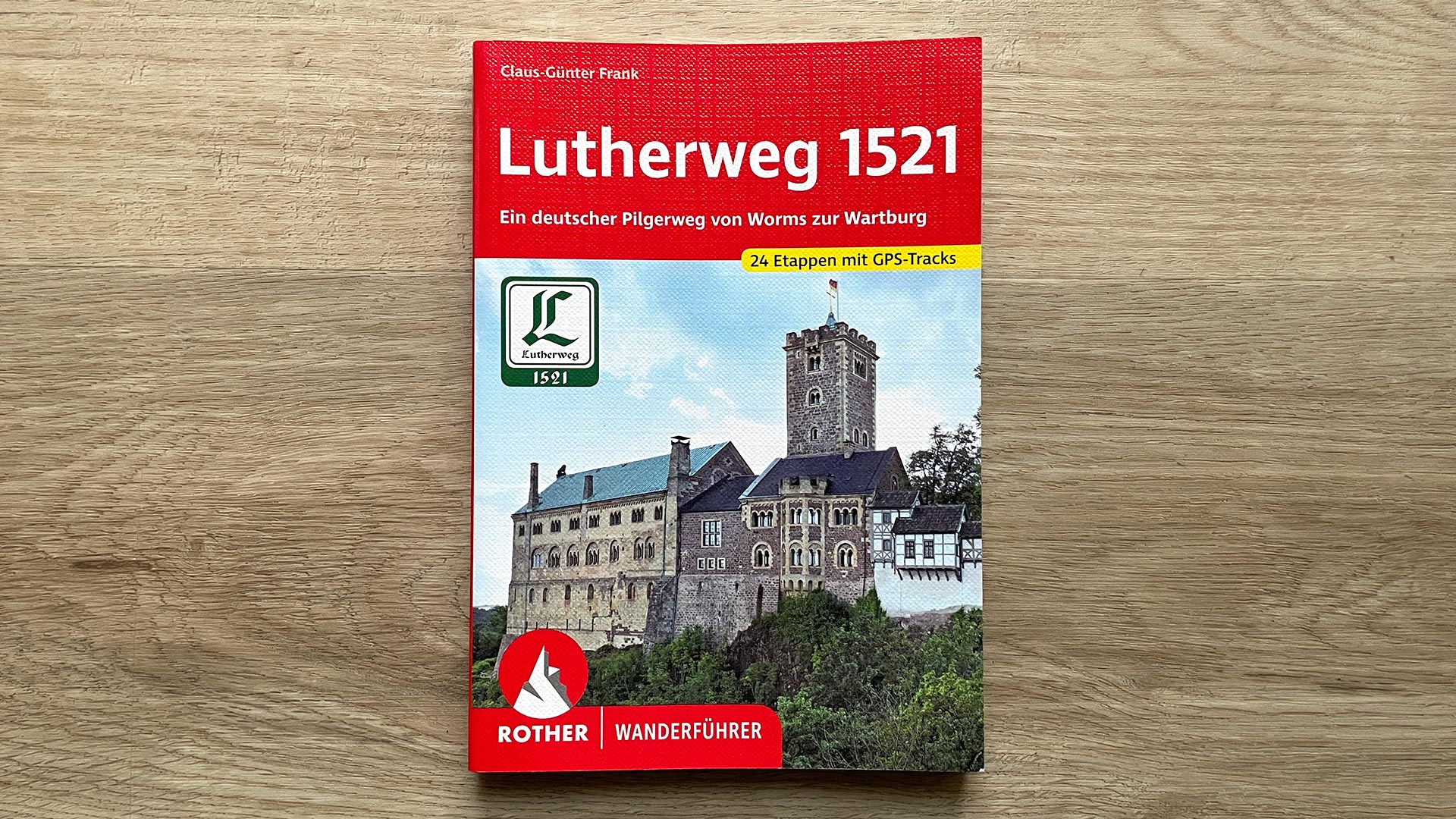 Foto zeigt Titelseite des gedruckten Wanderführer des Lutherweg1521 mit 24 Etappen inkl. GPS-Tracks aus dem Rother-Verlag von Claus-Günter Frank.